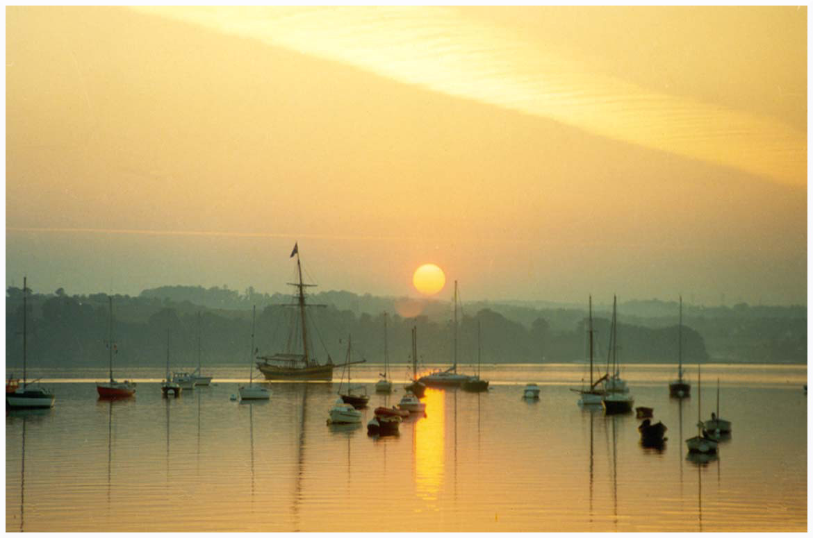 evening in the harbor of Saint-Suliac